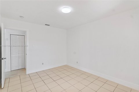 Casa en venta en Hialeah, Florida, 3 dormitorios, 134.89 m2 № 1944025 - foto 18