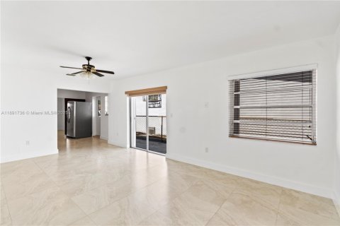 Casa en venta en Hialeah, Florida, 3 dormitorios, 134.89 m2 № 1944025 - foto 29