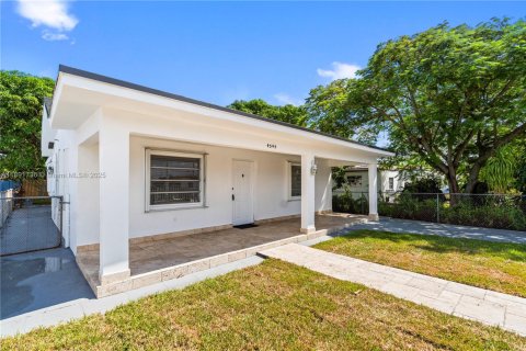 Casa en venta en Hialeah, Florida, 3 dormitorios, 134.89 m2 № 1944025 - foto 5