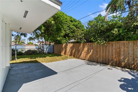 Casa en venta en Hialeah, Florida, 3 dormitorios, 134.89 m2 № 1944025 - foto 6