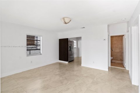 Casa en venta en Hialeah, Florida, 3 dormitorios, 134.89 m2 № 1944025 - foto 12