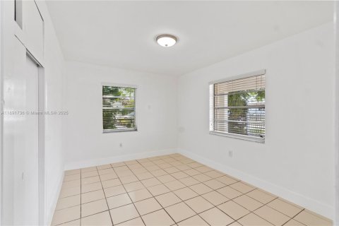 Casa en venta en Hialeah, Florida, 3 dormitorios, 134.89 m2 № 1944025 - foto 15