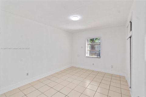 Casa en venta en Hialeah, Florida, 3 dormitorios, 134.89 m2 № 1944025 - foto 17