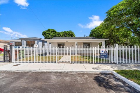 Casa en venta en Hialeah, Florida, 3 dormitorios, 134.89 m2 № 1944025 - foto 3