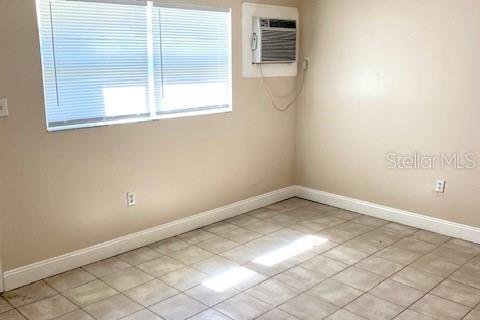 Propiedad comercial en venta en Thonotosassa, Florida, 120.4 m2 № 1657032 - foto 5