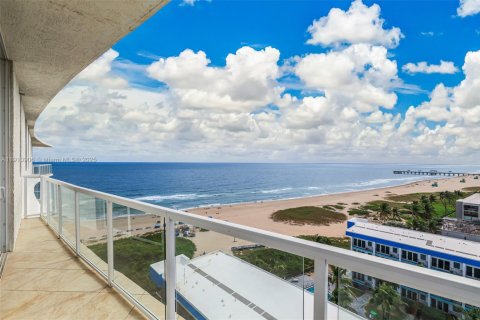 Condo in Pompano Beach, Florida, 3 bedrooms  № 1966146 - photo 2