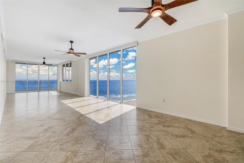 Condo in Pompano Beach, Florida, 3 bedrooms  № 1966146 - photo 11