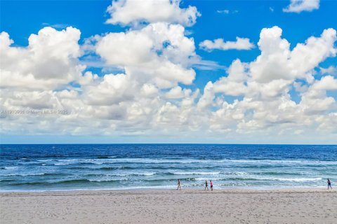 Condo in Pompano Beach, Florida, 3 bedrooms  № 1966146 - photo 1