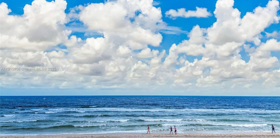 Condo in Pompano Beach, Florida, 3 bedrooms  № 1966146