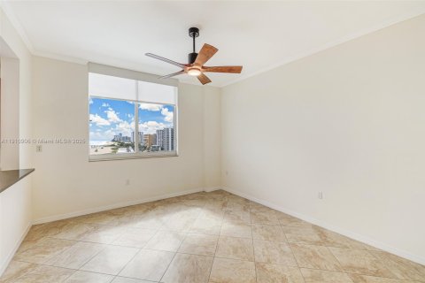 Condo in Pompano Beach, Florida, 3 bedrooms  № 1966146 - photo 19
