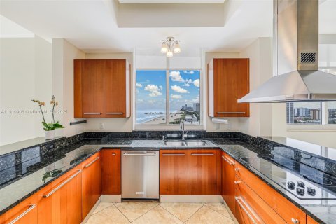 Condo in Pompano Beach, Florida, 3 bedrooms  № 1966146 - photo 4