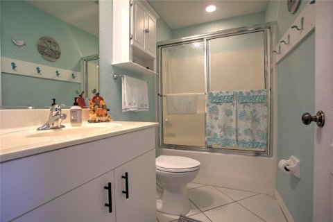 Condo in Rotonda, Florida, 3 bedrooms № 2418569 - photo 8