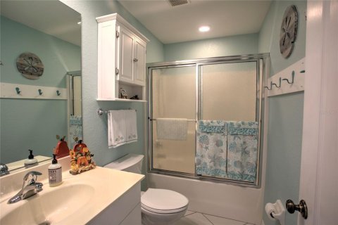 Condo in Rotonda, Florida, 3 bedrooms № 2418569 - photo 9