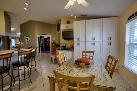 Condo in Rotonda, Florida, 3 bedrooms № 2418569 - photo 2