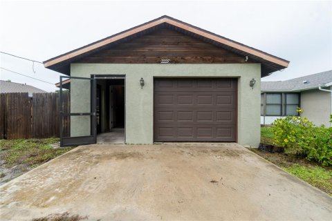 House in Sarasota, Florida 2 bedrooms, 80.92 sq.m. № 2283634
