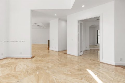 House in Boca Raton, Florida 5 bedrooms, 396.04 sq.m. № 1699490 - photo 8