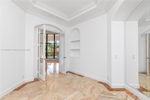 House in Boca Raton, Florida 5 bedrooms, 396.04 sq.m. № 1699490 - photo 13