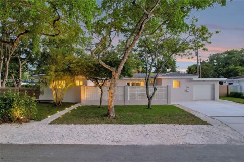 House in El Portal, Florida 3 bedrooms, 140.28 sq.m. № 2073186