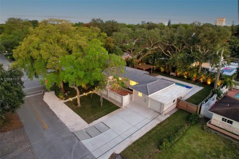 House in El Portal, Florida 3 bedrooms, 140.28 sq.m. № 2073186 - photo 12