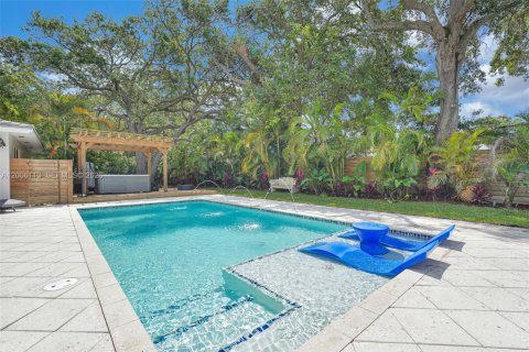 House in El Portal, Florida 3 bedrooms, 140.28 sq.m. № 2073186 - photo 30