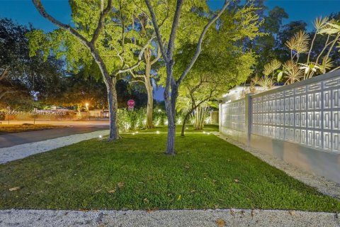 House in El Portal, Florida 3 bedrooms, 140.28 sq.m. № 2073186 - photo 2