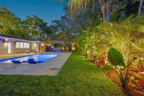 House in El Portal, Florida 3 bedrooms, 140.28 sq.m. № 2073186 - photo 7