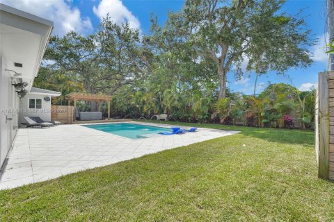 House in El Portal, Florida 3 bedrooms, 140.28 sq.m. № 2073186 - photo 29