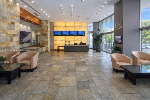 Condo in Miami, Florida, 1 bedroom  № 2068440 - photo 13