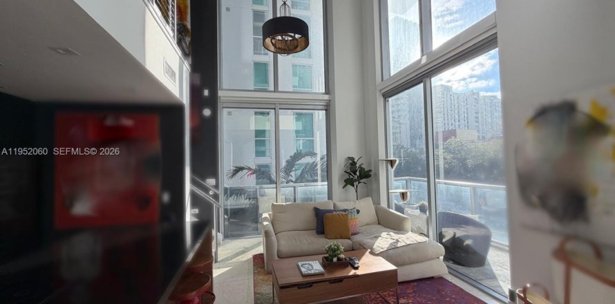 Кондоминиум с 1 спальней в Майами, Флорида № 2054769