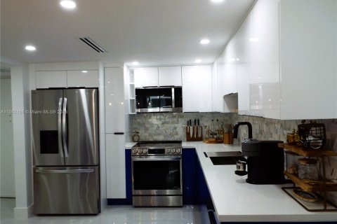 Copropriété à louer à Miami Beach, Floride: 2 chambres, 76.64 m2 № 1892496 - photo 4