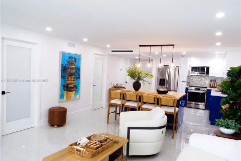 Copropriété à louer à Miami Beach, Floride: 2 chambres, 76.64 m2 № 1892496 - photo 2