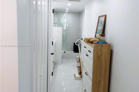 Copropriété à louer à Miami Beach, Floride: 2 chambres, 76.64 m2 № 1892496 - photo 25