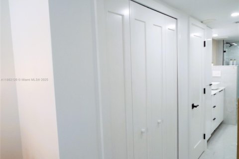 Copropriété à louer à Miami Beach, Floride: 2 chambres, 76.64 m2 № 1892496 - photo 26