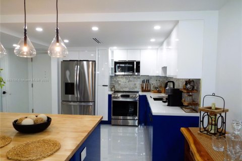 Copropriété à louer à Miami Beach, Floride: 2 chambres, 76.64 m2 № 1892496 - photo 14