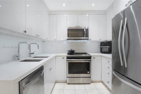 Condominio en venta en Miami Beach, Florida, 2 dormitorios, 88.16 m2 № 2185958 - foto 3
