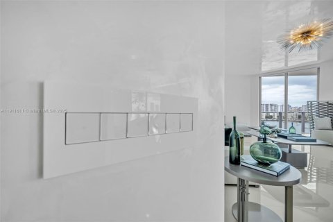 Condo in North Miami Beach, Florida, 3 bedrooms № 2082281 - photo 20