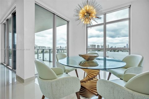 Condo in North Miami Beach, Florida, 3 bedrooms № 2082281 - photo 8