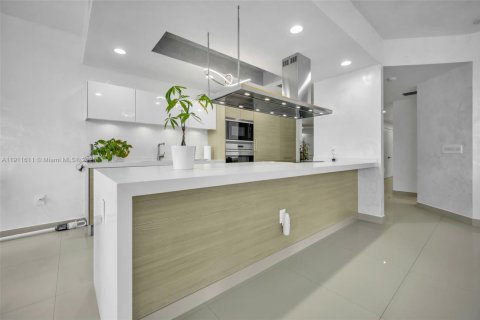 Condo in North Miami Beach, Florida, 3 bedrooms № 2082281 - photo 5