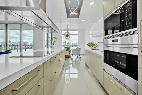 Condo in North Miami Beach, Florida, 3 bedrooms № 2082281 - photo 3