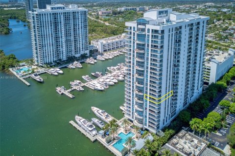 Condo in North Miami Beach, Florida, 3 bedrooms  № 2082281