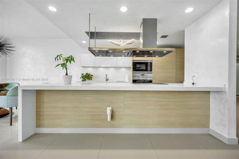Condo in North Miami Beach, Florida, 3 bedrooms № 2082281 - photo 6