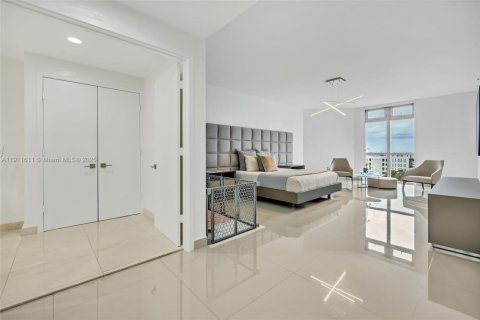Condo in North Miami Beach, Florida, 3 bedrooms № 2082281 - photo 25