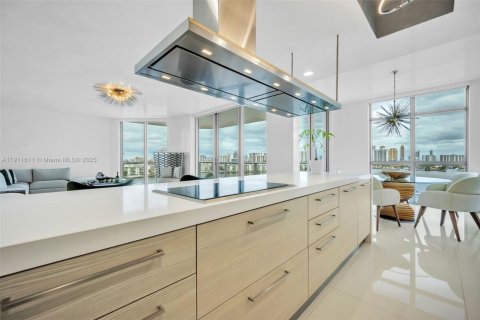 Condo in North Miami Beach, Florida, 3 bedrooms № 2082281 - photo 4