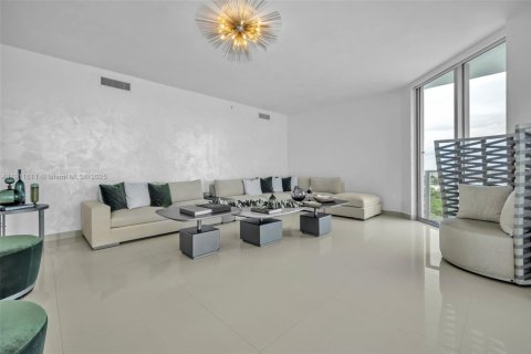 Condo in North Miami Beach, Florida, 3 bedrooms № 2082281 - photo 11