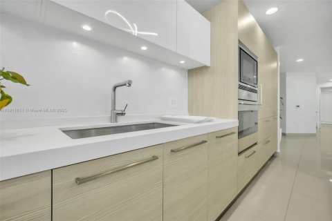 Condo in North Miami Beach, Florida, 3 bedrooms № 2082281 - photo 7