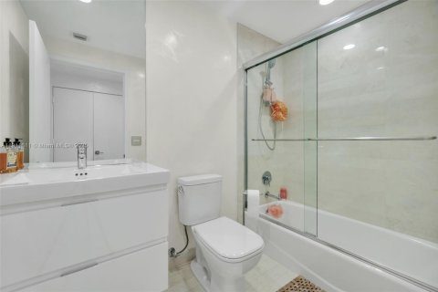 Condo in North Miami Beach, Florida, 3 bedrooms № 2082281 - photo 24
