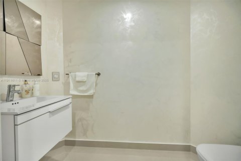 Condo in North Miami Beach, Florida, 3 bedrooms № 2082281 - photo 22