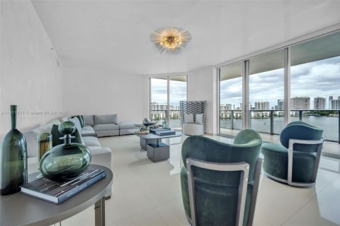 Condo in North Miami Beach, Florida, 3 bedrooms № 2082281 - photo 9