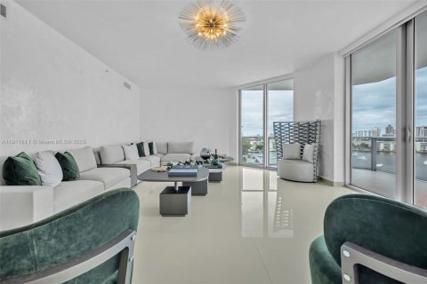 Condo in North Miami Beach, Florida, 3 bedrooms № 2082281 - photo 10
