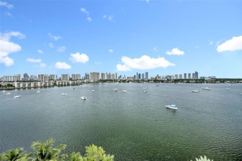Condo in North Miami Beach, Florida, 3 bedrooms № 2082281 - photo 16